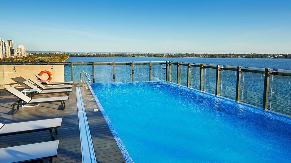 DoubleTree by Hilton Perth Waterfront Pool