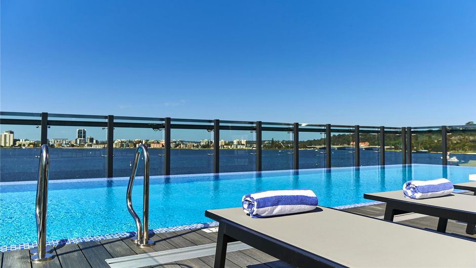 DoubleTree by Hilton Perth Waterfront Pool