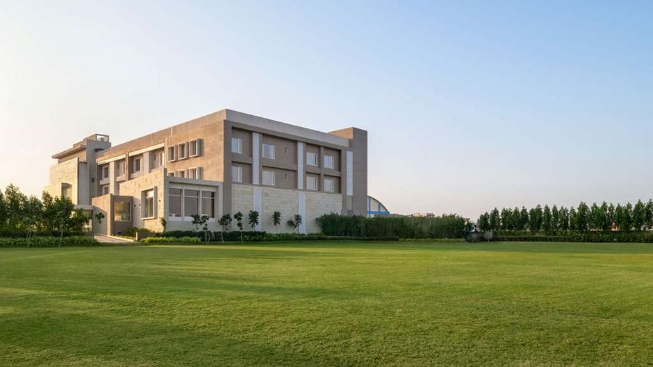 Ramada by Wyndham Gandhidham Shinay Exterior