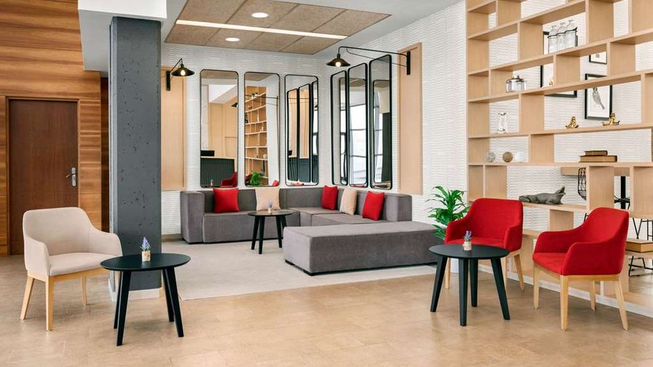 Ramada by Wyndham Madrid Getaf Lobby