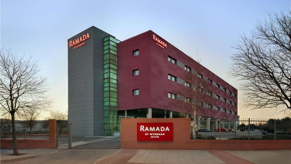 Ramada by Wyndham Madrid Getaf Exterior