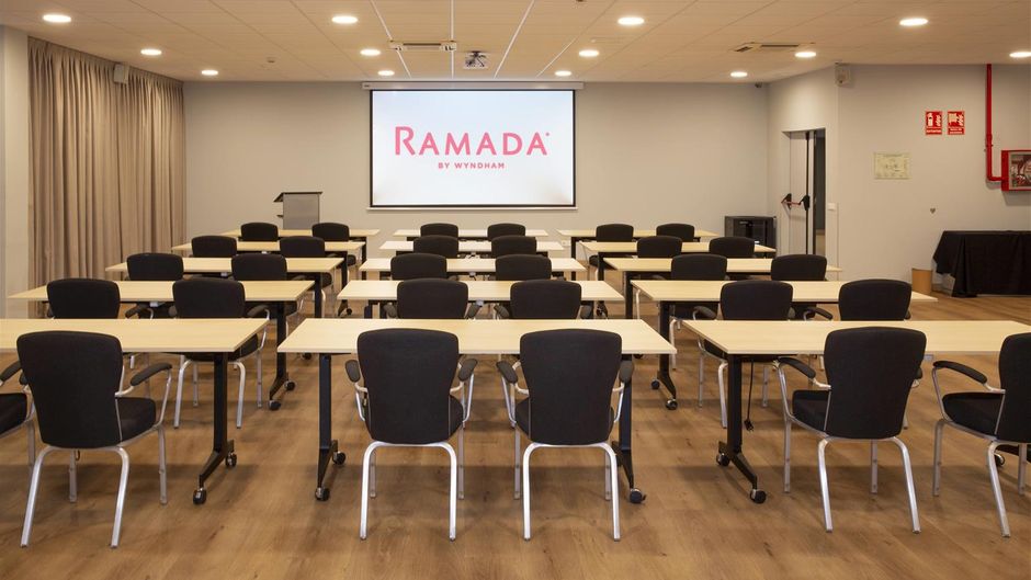 Ramada by Wyndham Madrid Getaf Meeting
