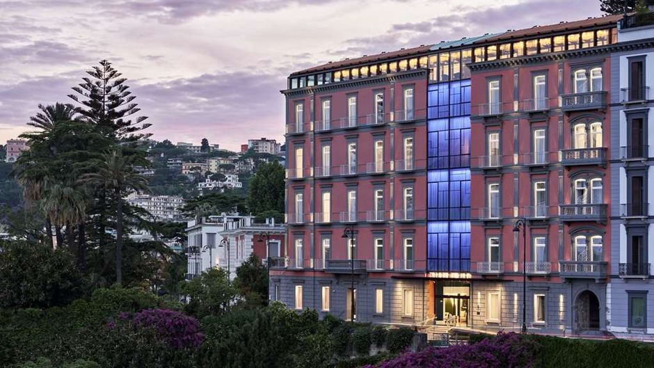 De Bonart Naples, Curio Collection Exterior