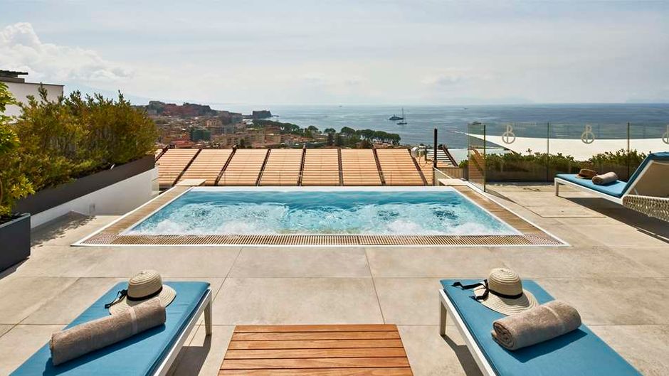 De Bonart Naples, Curio Collection Pool