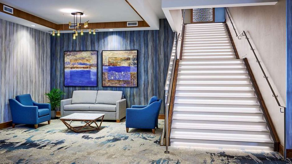 DoubleTree Windsor Hotel & Suites Lobby