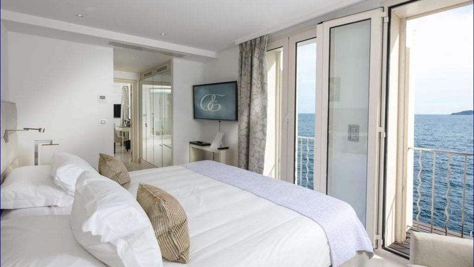 Cap Estel Room