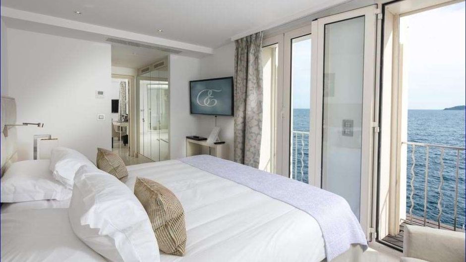 Cap Estel Room