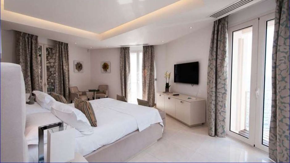 Cap Estel Room