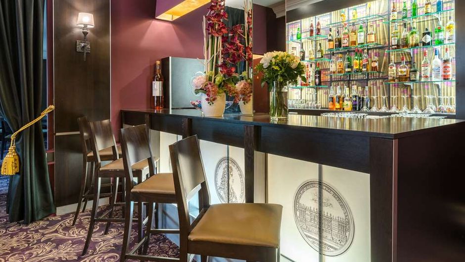 Le Versailles Hotel Restaurant