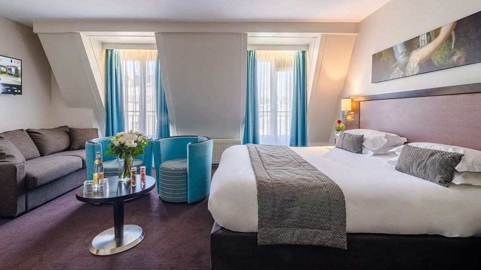 Le Versailles Hotel Room