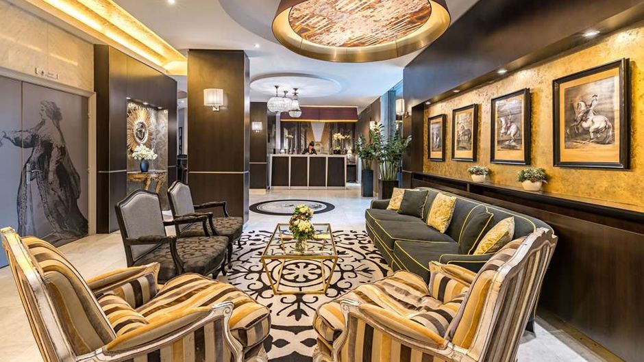 Le Versailles Hotel Restaurant