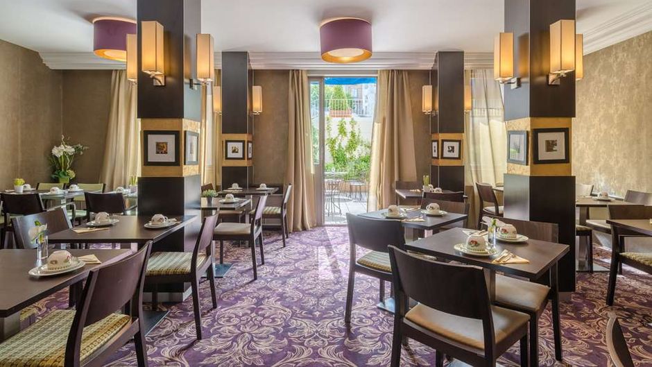 Le Versailles Hotel Restaurant