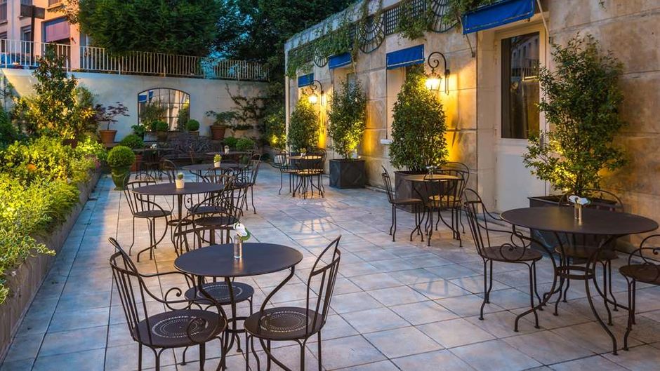 Le Versailles Hotel Exterior