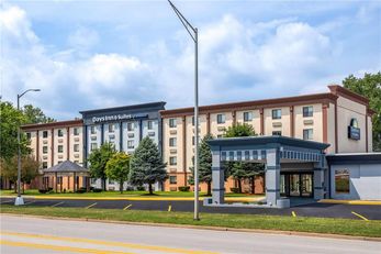 Days Inn and Suites by Wyndham