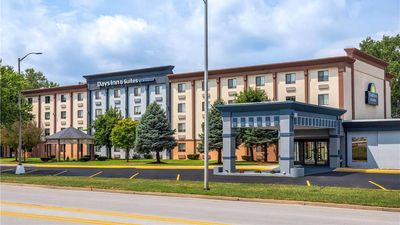 Days Inn and Suites by Wyndham