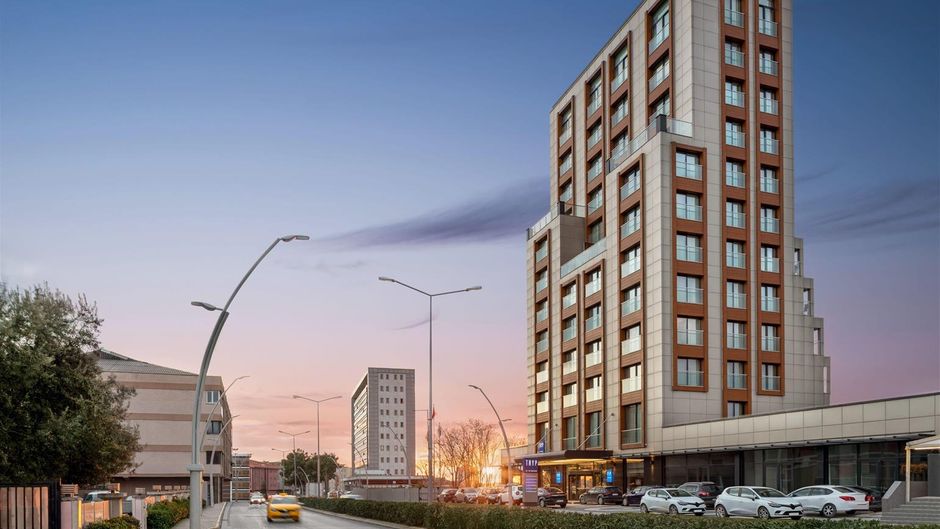 Tryp by Wyndham Istanbul Topkapi Exterior