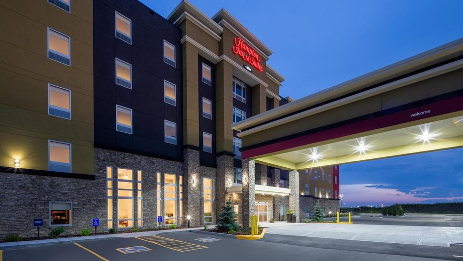 Hampton Inn & Suites Edmonton St Albert Exterior