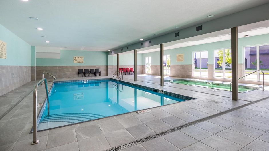 Hampton Inn & Suites Edmonton St Albert Pool