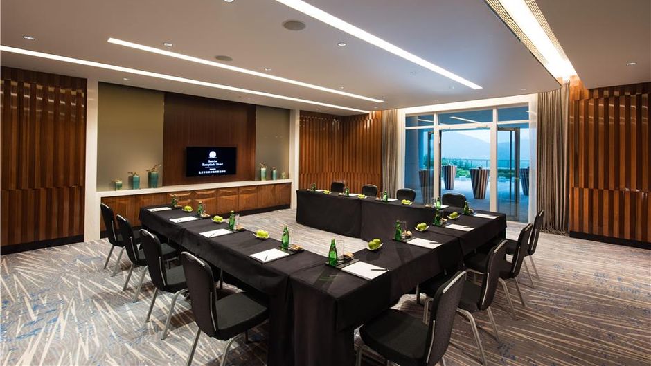 Sunrise Kempinski Hotel Meeting
