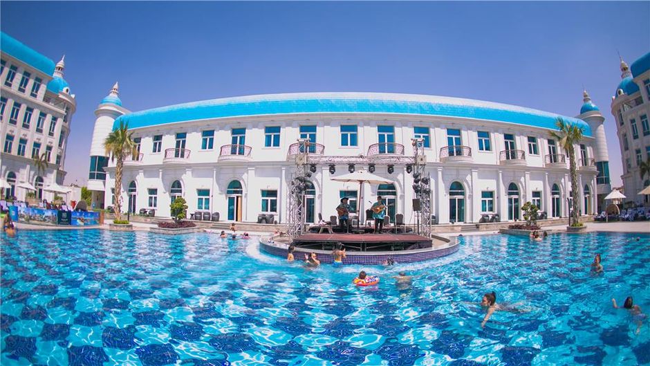 Royal Maxim Palace Kempinski Pool