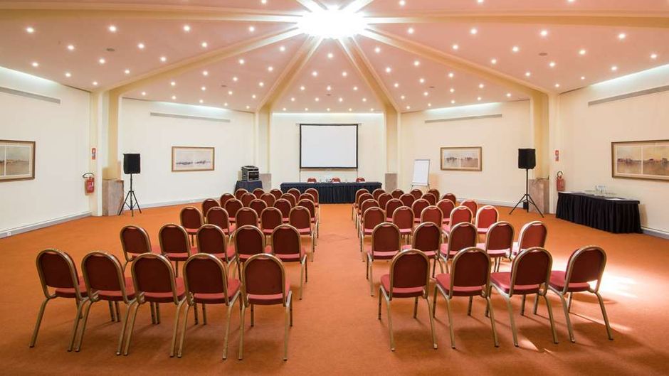 Vila Gale Ampalius Meeting