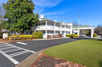 Quality Inn Near Historic Downtown Sq