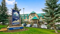 Pocaterra Inn & Waterslide