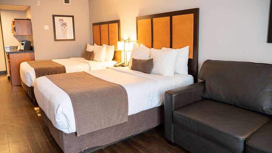 Pocaterra Inn & Waterslide Room