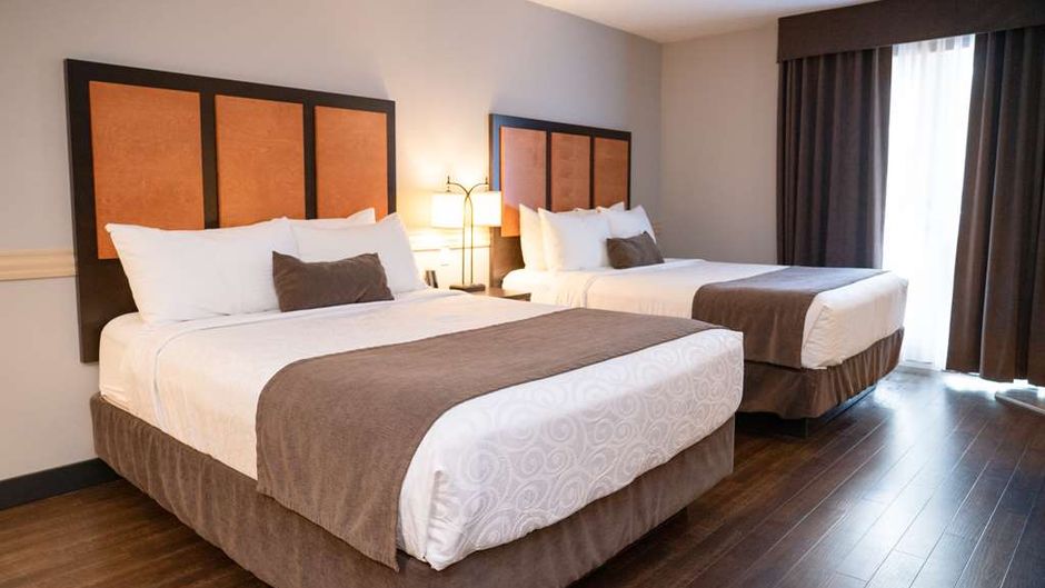Pocaterra Inn & Waterslide Room