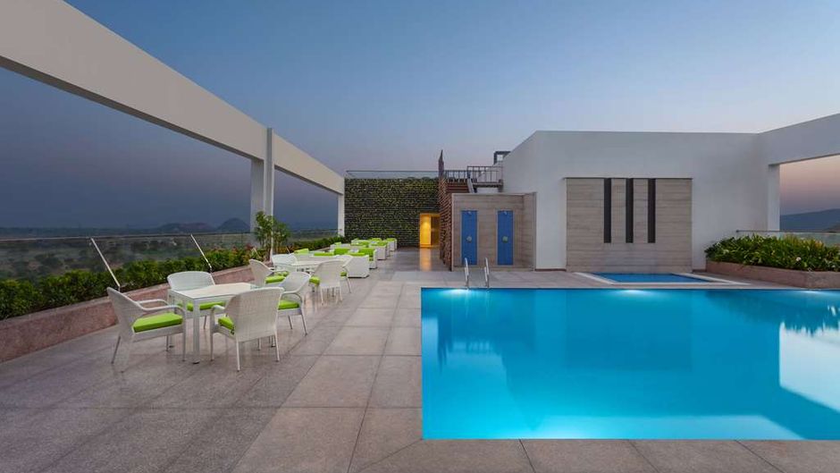DoubleTree by Hilton Jaipur Amer Pool