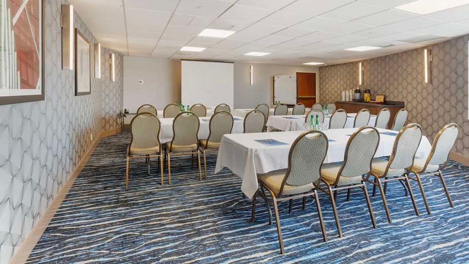 GLo Best Western Mississauga Corp Centre Meeting