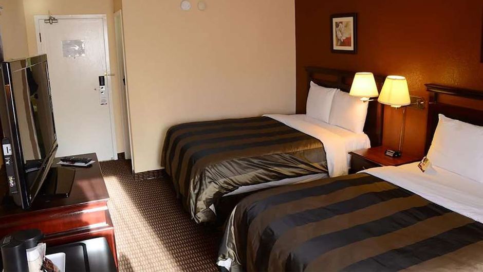 Travelodge by Wyndham Regina Room