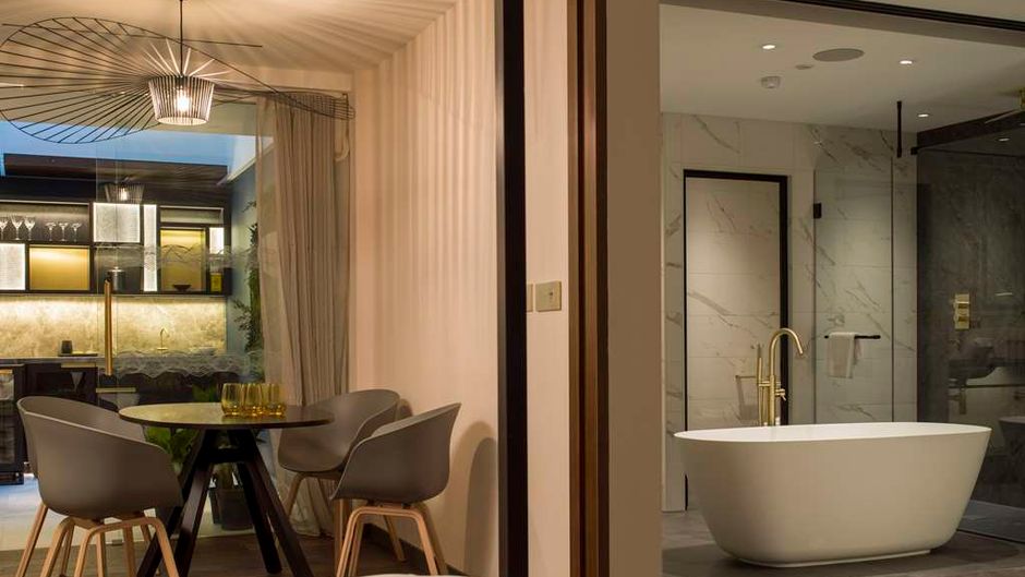 Middle Eight Hotel Suite