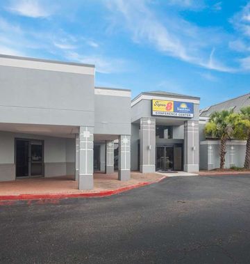 Super 8 by Wyndham Mobile I-65