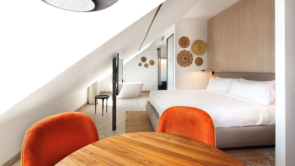 Atocha Hotel, Tapestry Coll by Hilton Room