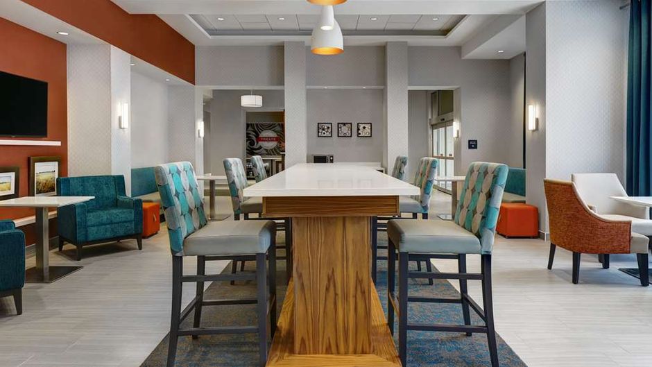 Hampton Inn & Suites Belleville Lobby
