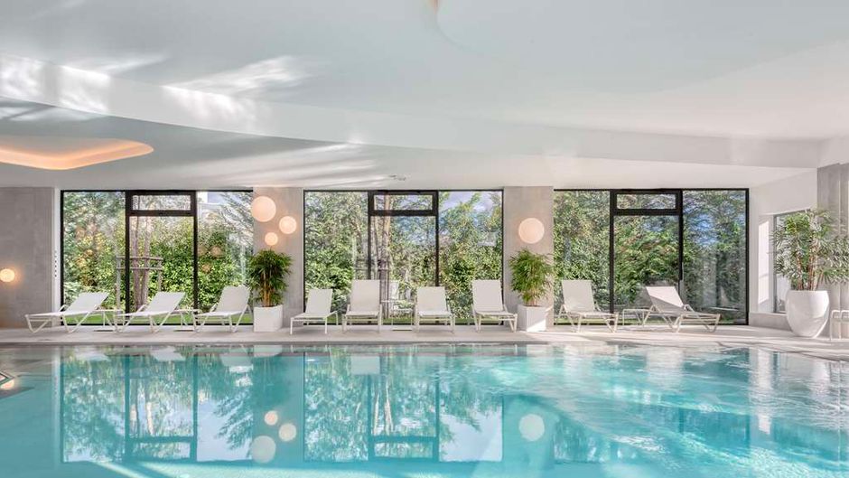 Golden Tulip Lyon Ouest Techlid Hotel Pool