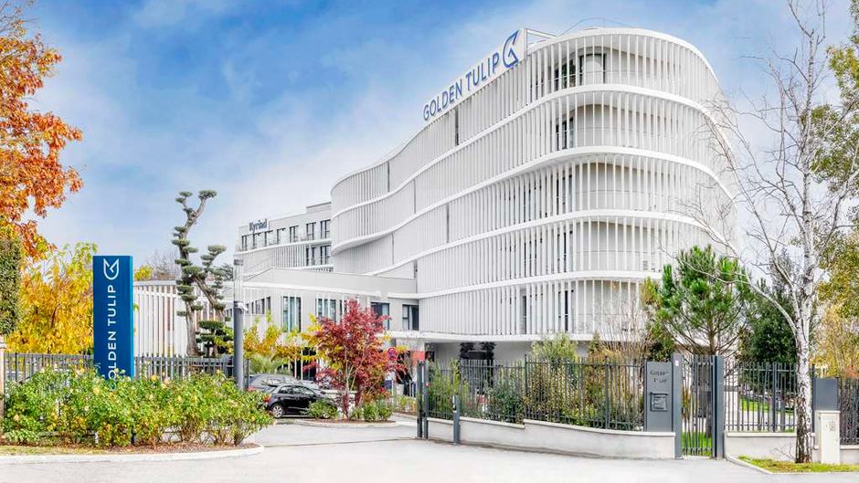 Golden Tulip Lyon Ouest Techlid Hotel Exterior