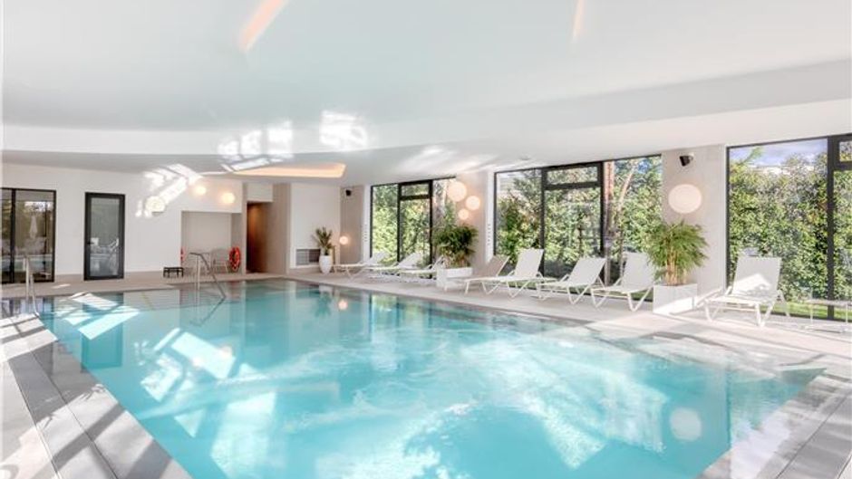 Golden Tulip Lyon Ouest Techlid Hotel Pool