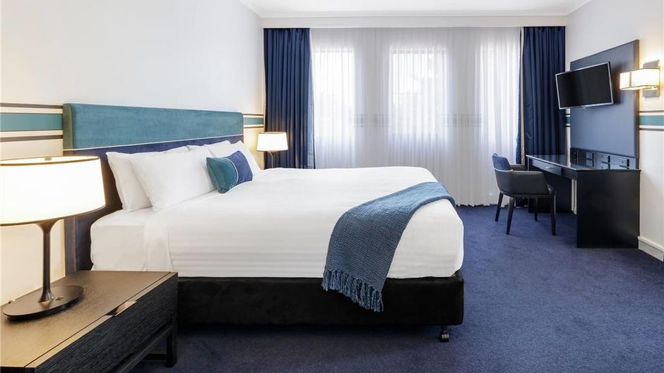 Ramada by Wyndham Diplomat Canberra Room