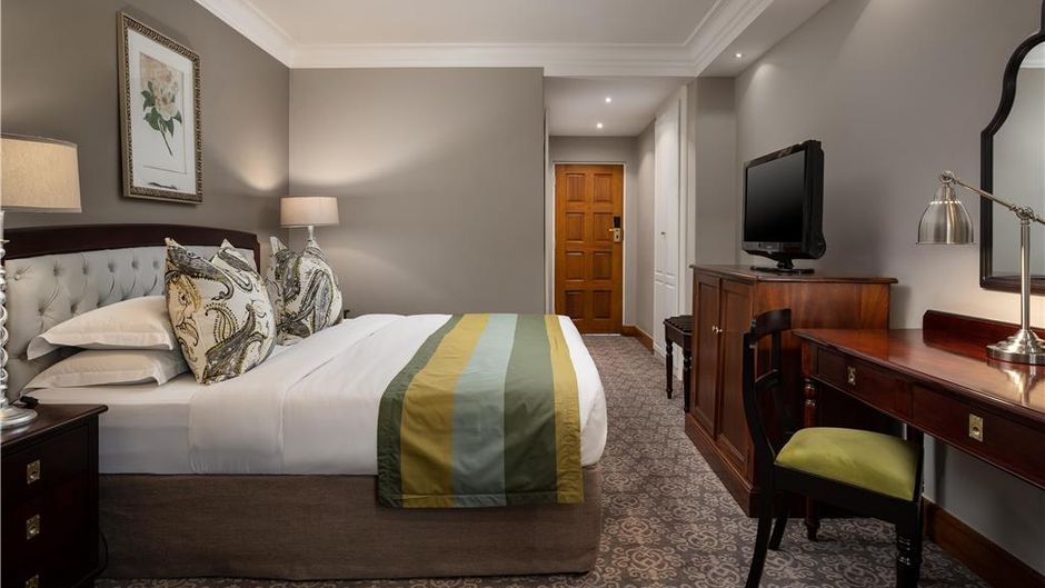 Premier Hotel Falstaff Room