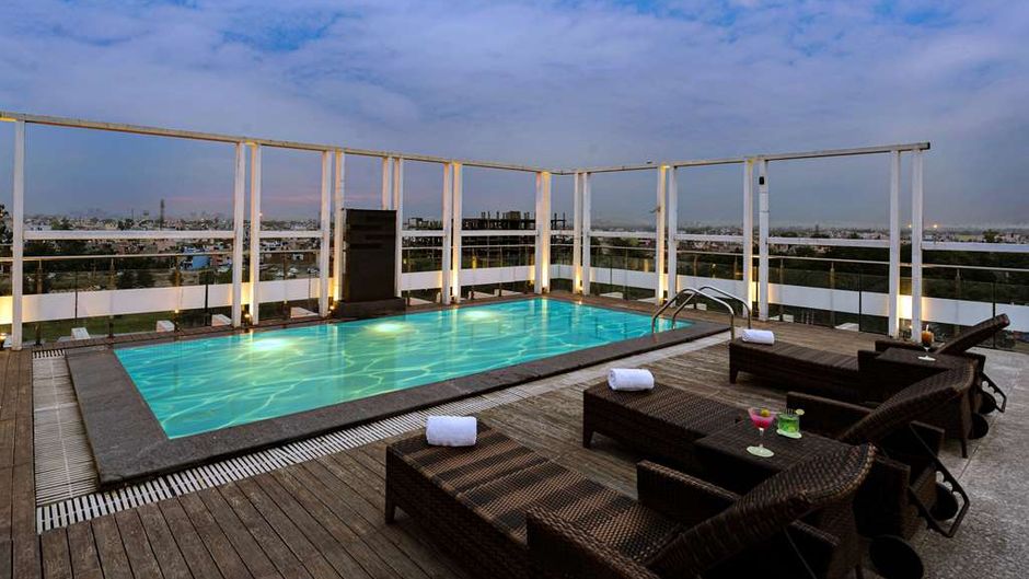 Quality Inn Gurgaon Pool