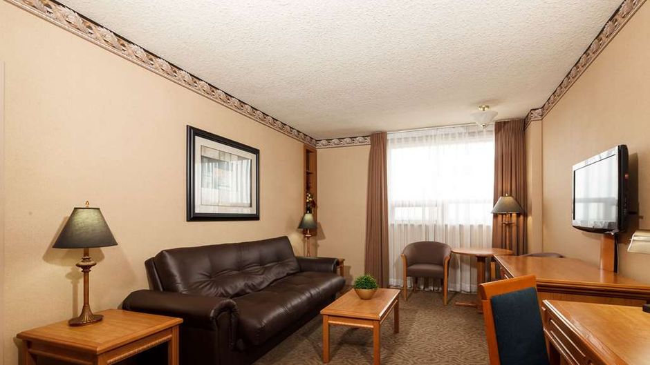 Glenmore Inn & Convention Centre Suite