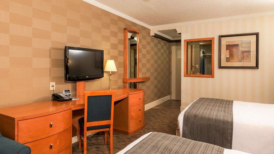 Glenmore Inn & Convention Centre Room