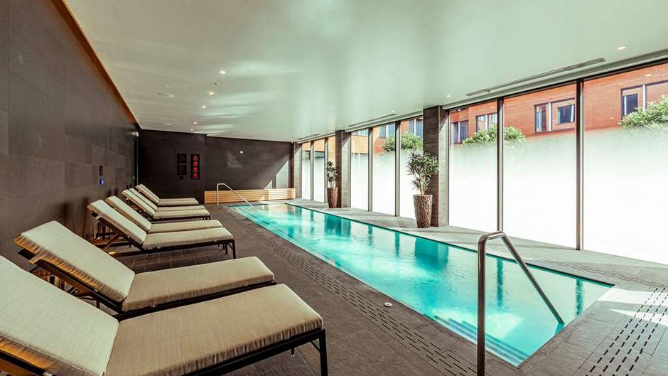 The Fellows House, Curio Collection Pool