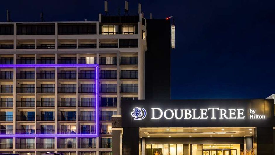 DoubleTree by Hilton Calgary North Exterior