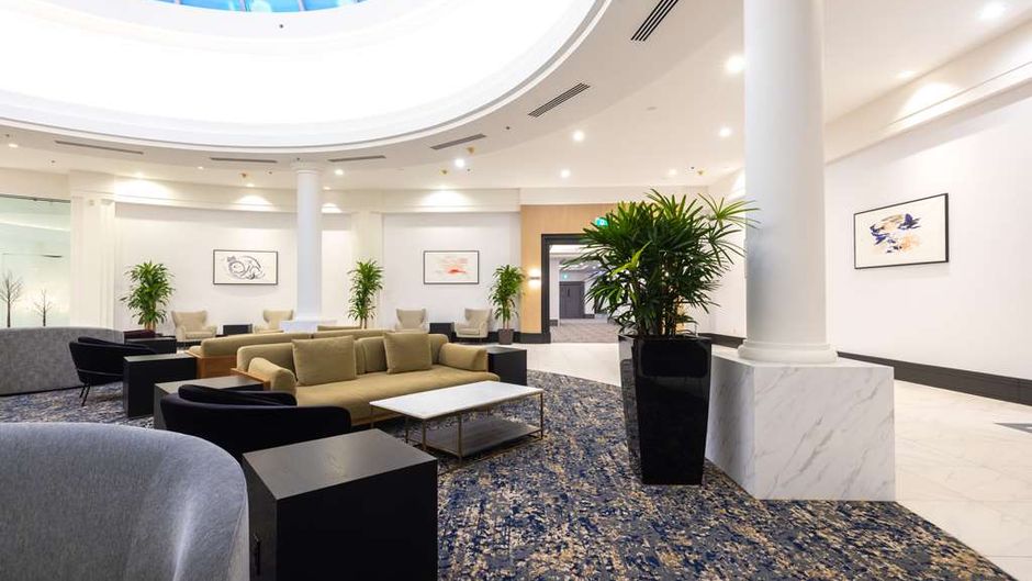 DoubleTree by Hilton Calgary North Lobby