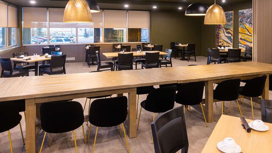 DoubleTree by Hilton Calgary North Restaurant