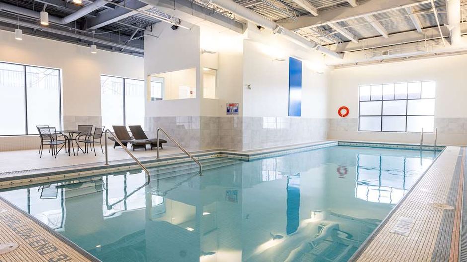 DoubleTree by Hilton Calgary North Pool