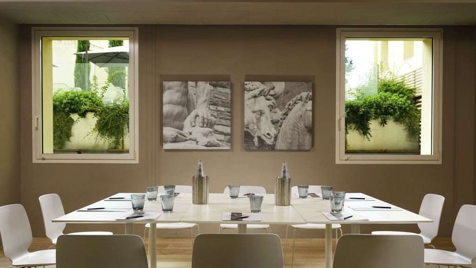 Glance Hotel Meeting